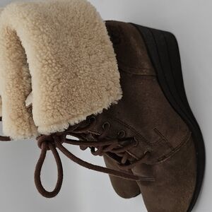 UGG Brown Cream Winter Boots with Sheepskin Lining